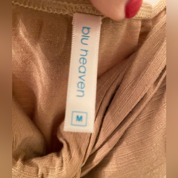 Women’s Size M Tan Strapless Top with Built in Bra Cups and Bow Detail at Front - Picture 6 of 7